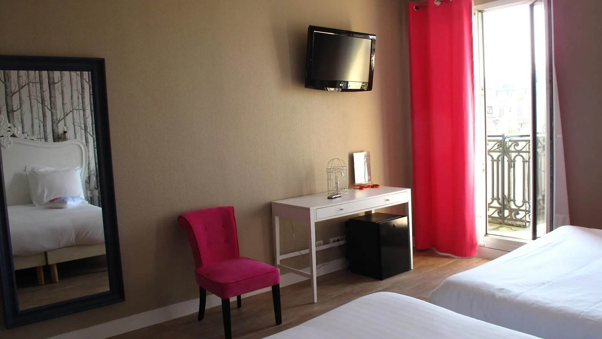 ***  Ideal Hotel Design Paris France